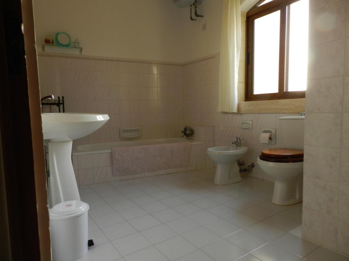 14, Triq Il Mithna * Qala